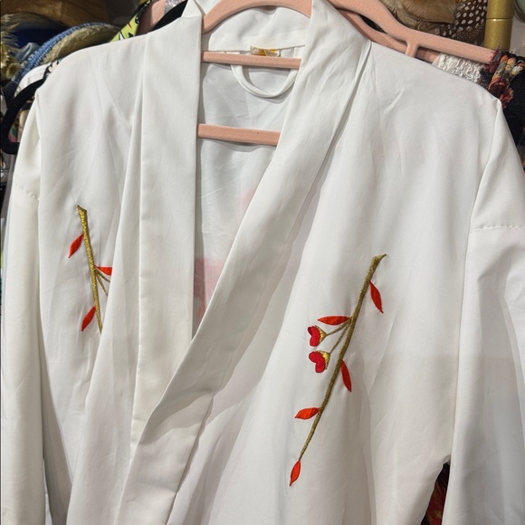 281 // Embroidered kimono made in Japan // ptp 24 - Picture 2 of 3